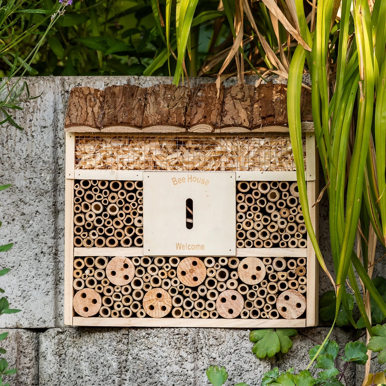 Insektenhotel Mit Flachdach Aufhängung Ganzjährig Bewohnbar Holz 4 Insektenhotel Mit Flachdach Aufhängung Ganzjährig Bewohnbar Holz – Bild 2